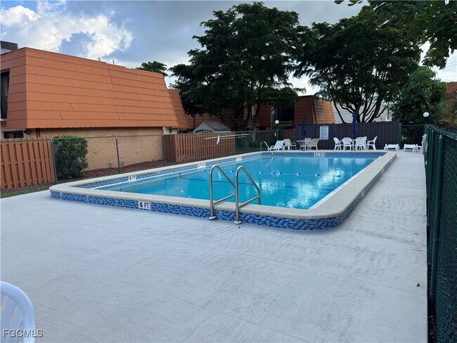 Building Photo - 1708 Park Meadows Dr