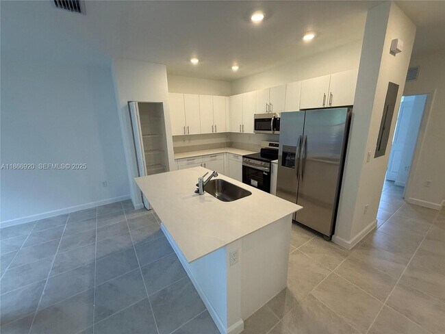 Building Photo - 184 10th Ct