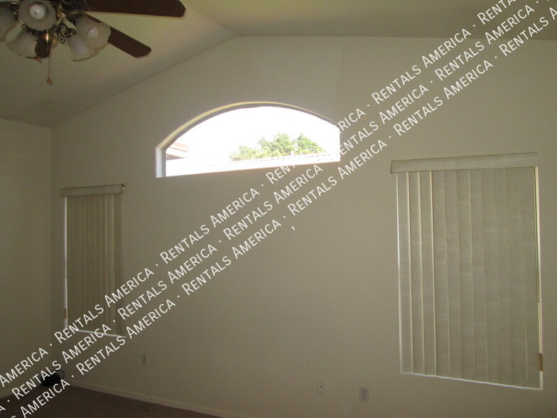 Building Photo - 1332 W Kesler Ln