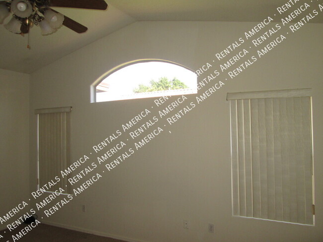 Building Photo - 1332 W Kesler Ln