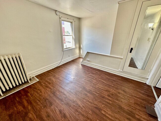 Building Photo - Renovated 4 bedroom, 1.5 bathroom house in South Allentown!