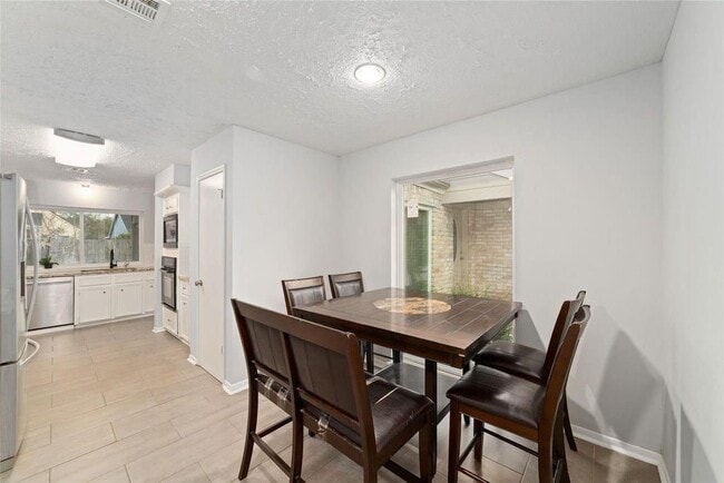 Building Photo - 7107 Plaza Del Sol Dr