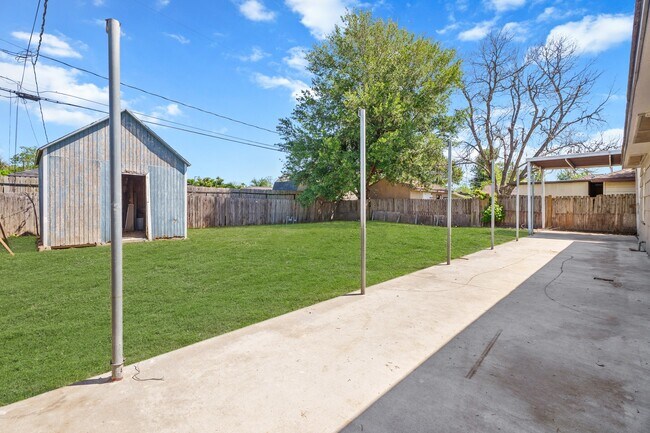 Building Photo - 3209 Chestershire Dr