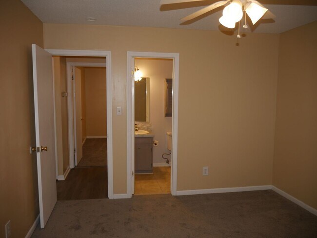 Building Photo - 1600 Windsong Ct