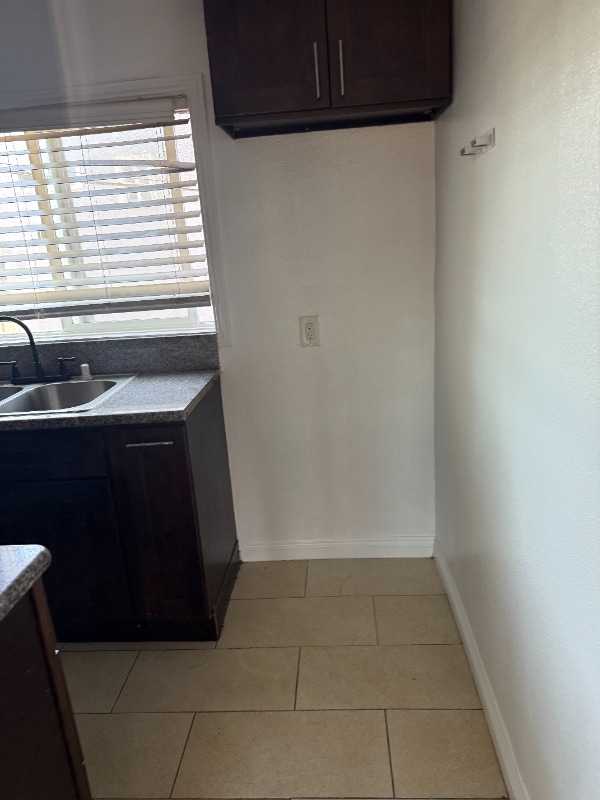 Building Photo - 524 E Rhea St