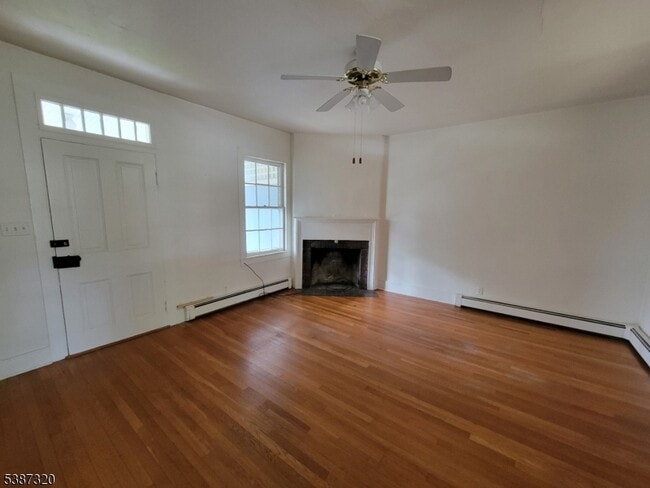 Building Photo - 301 3rd St