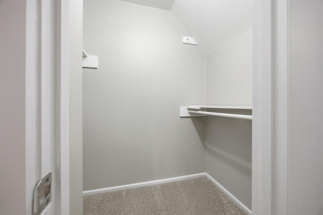 Building Photo - 6901 Bryn Mawr Dr