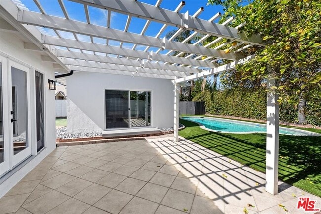 Building Photo - 12423 Martha St