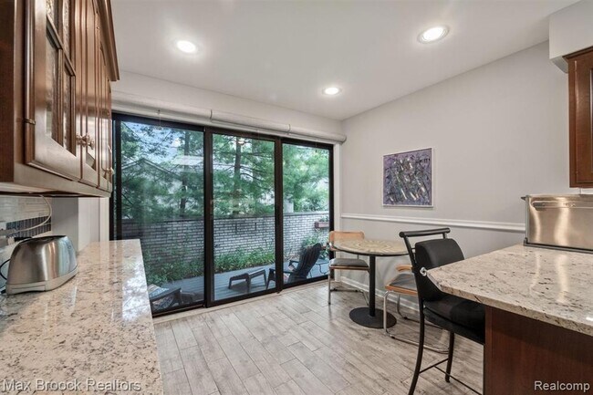 Building Photo - 1109 Ivyglen Cir