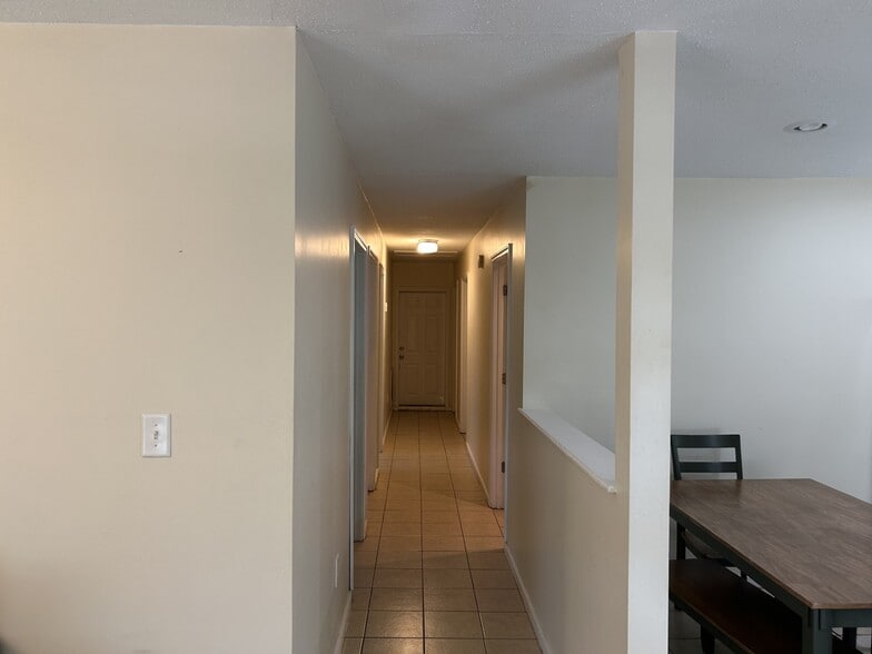Building Photo - 103 Peachtree Ext
