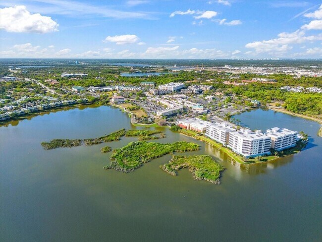 Building Photo - 7525 Plantation Cir