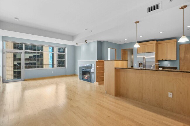 Building Photo - 309 W Washington Ave