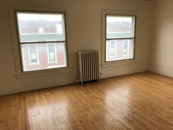 living room - 114 N Main St