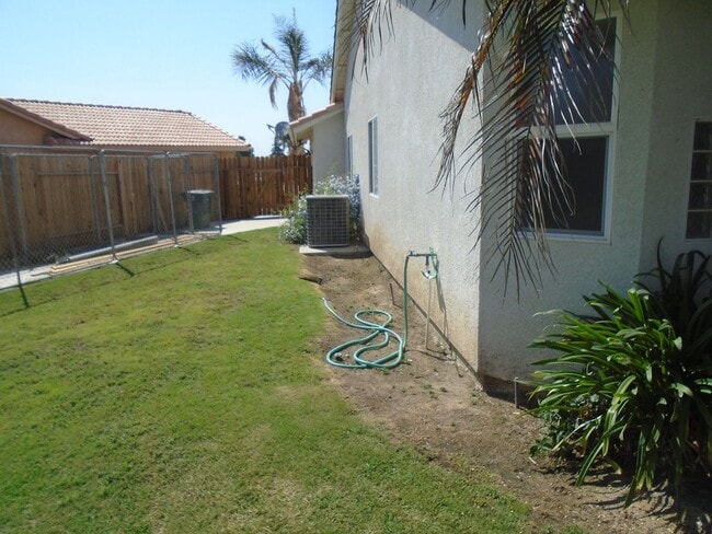 Building Photo - NW-COOL POOL & CUSTOM UPGRADES GALORE !!!