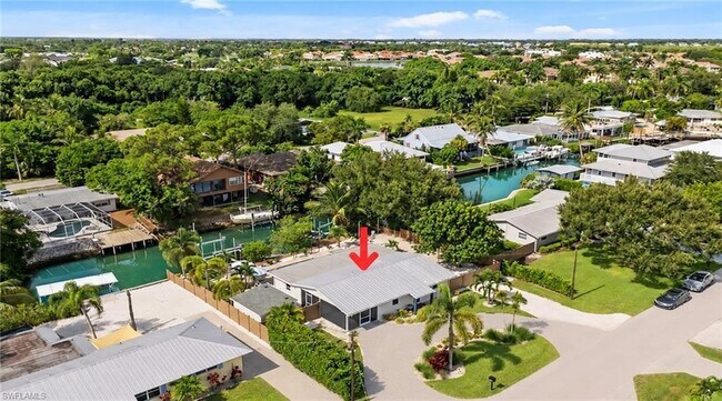 Building Photo - 2736 Riverview Dr