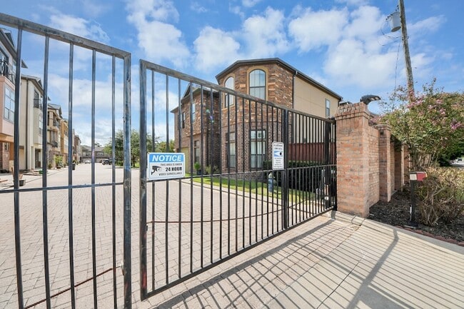 Building Photo - 11045 Upland Forest Dr