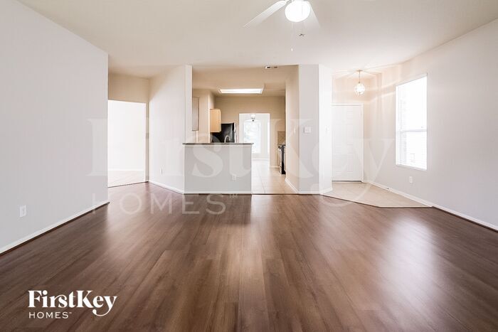 Building Photo - 2351 Village Leaf Dr