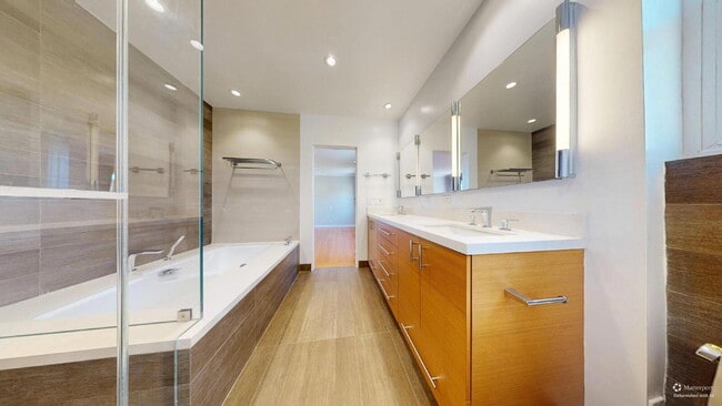 Building Photo - Charming, Renovated 3BR + Sunroom / 3.5 BA...