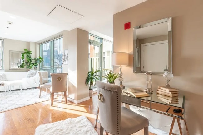 Building Photo - Modern Rental Unit in Prime West End / North Station Location