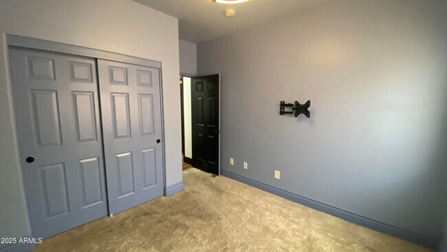 Building Photo - 39519 N White Tail Ln