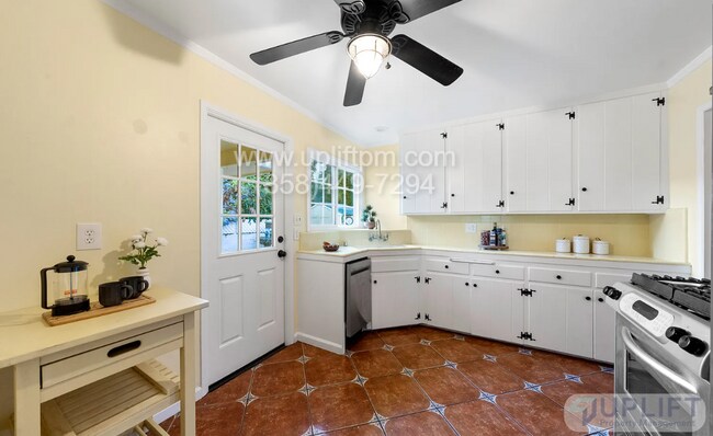Building Photo - Charming 3-Bedroom Home with Bonus Living ...