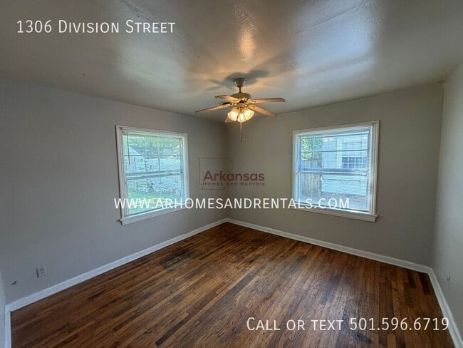 Building Photo - 1306 Division St