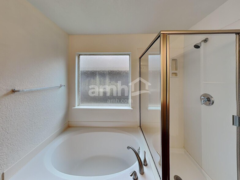 Building Photo - 3123 Candleside Dr