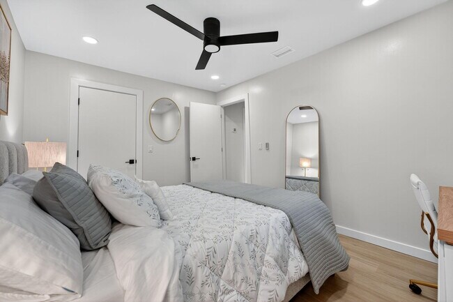 Building Photo - 800 Tropic Isle Dr