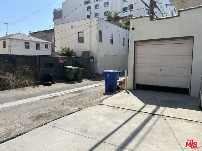 Building Photo - 3642 Mentone Ave