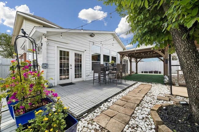 Building Photo - 2802 White Sands Dr
