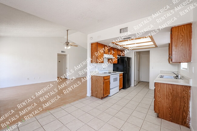 Building Photo - 8342 W Orchid Ln