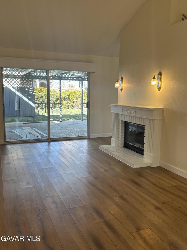 Building Photo - 3021 Mariposa Ave