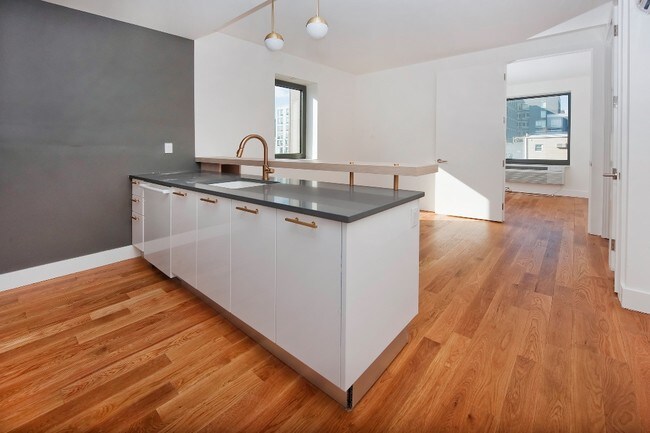 Building Photo - 15 Jackson St