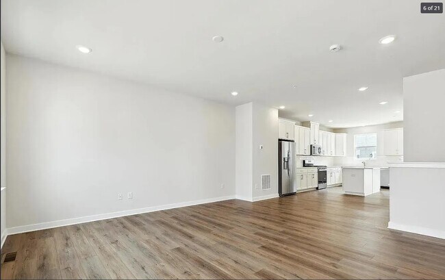 Building Photo - 5 E Front St