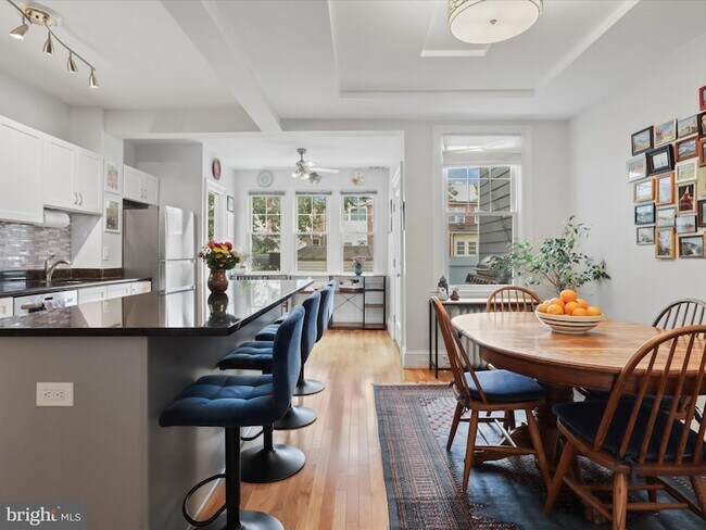 Building Photo - 1813 Bay St SE