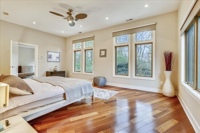 Building Photo - INCREDIBLE 6BR Home in Cabin John. Priced ...