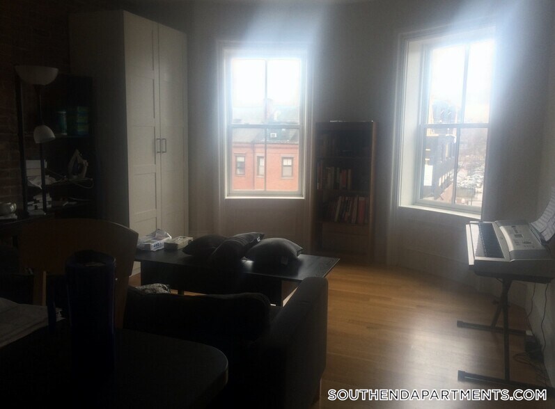 Building Photo - 656 Massachusetts Ave