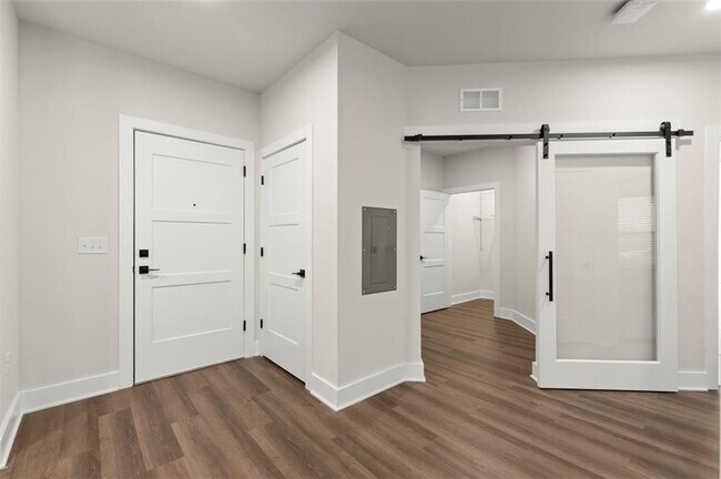 Building Photo - 2648 Sandy Plains Rd