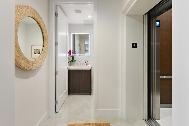 Building Photo - 485 E Royal Palm Rd