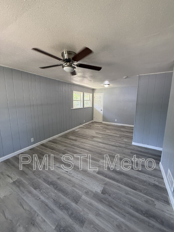 Building Photo - 10870 Spring Garden Dr