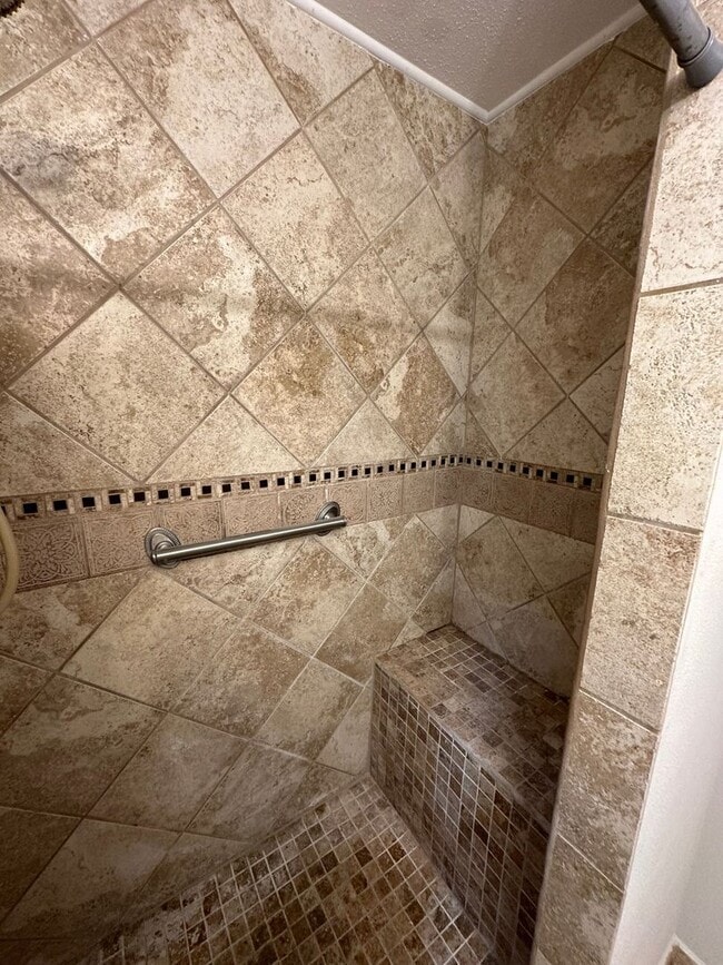 Building Photo - 2 Bedroom Townhome for RENT - WEST END BEA...