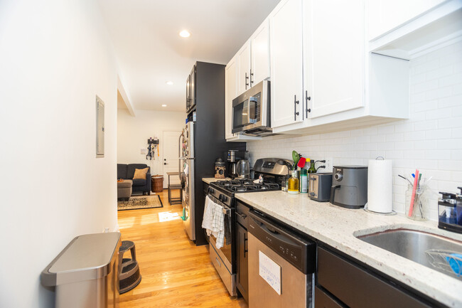 Building Photo - 2102 N Damen Ave