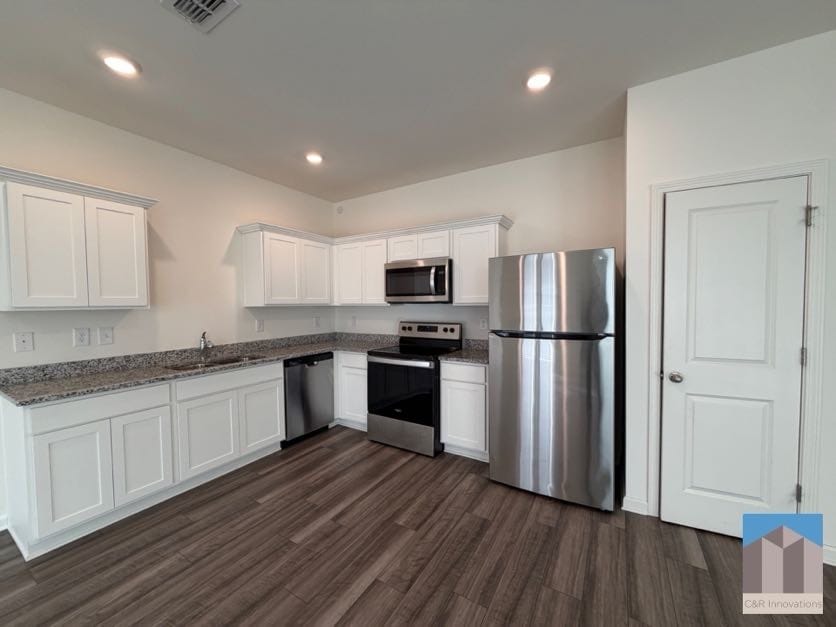 Building Photo - 3520 Condor Ct SW