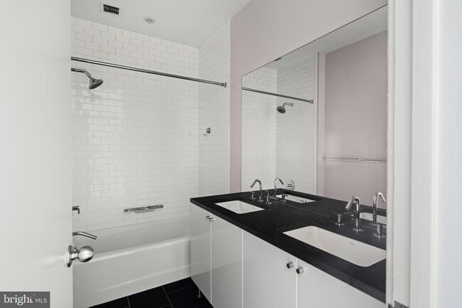 Building Photo - 317 S 18th St