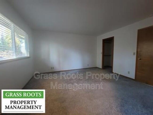 Building Photo - 11751 Upper Cir Dr