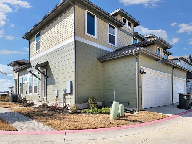 Building Photo - 1015 Vista View Dr