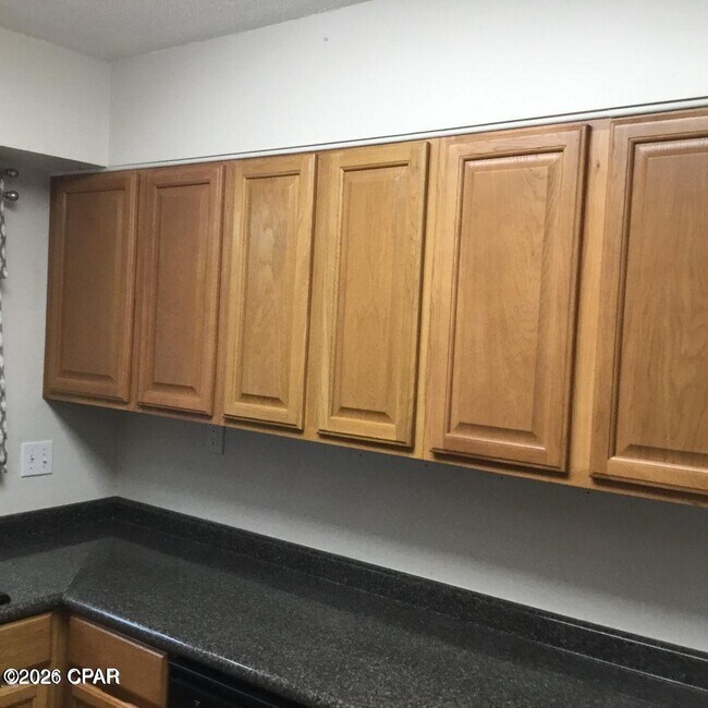 Building Photo - 1025 W 19th St