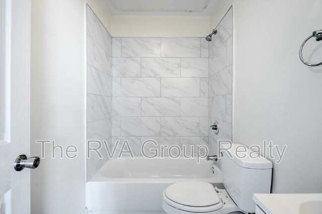 Building Photo - 1801 Keswick Avenue