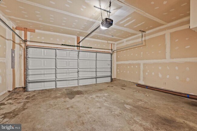 Building Photo - 13044 Town Commons Dr