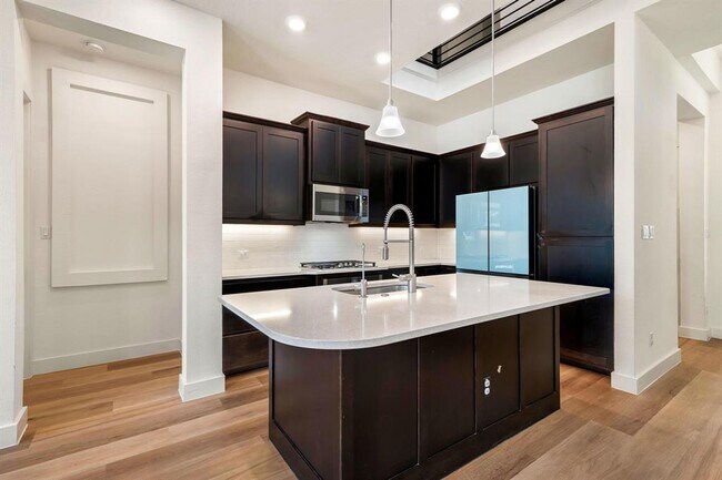 Building Photo - 306 Cartwheel Bend